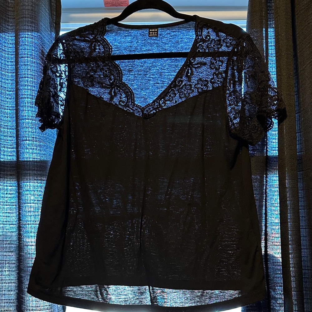 SHEIN Black Lace Trim Short Sleeve Tee